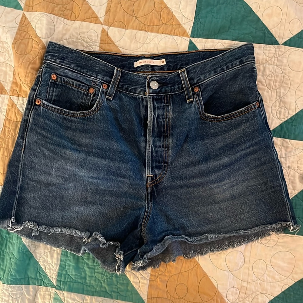 Levi’s ribcage denim shorts size 31